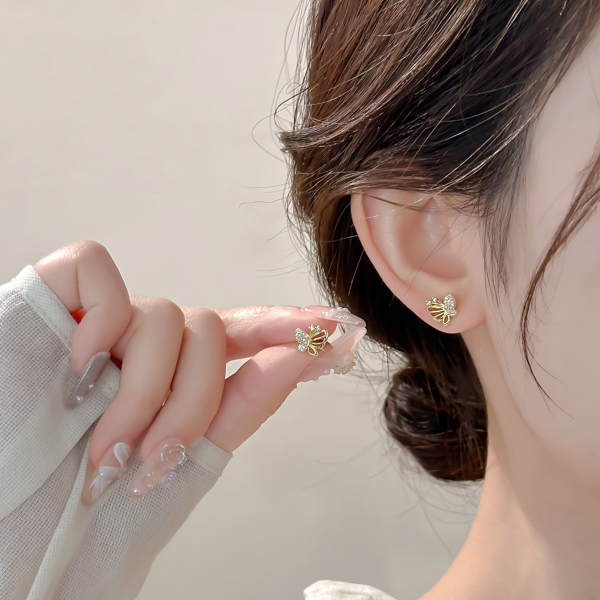 Light-luxury Zircon Hollow Butterfly Stud Earrings