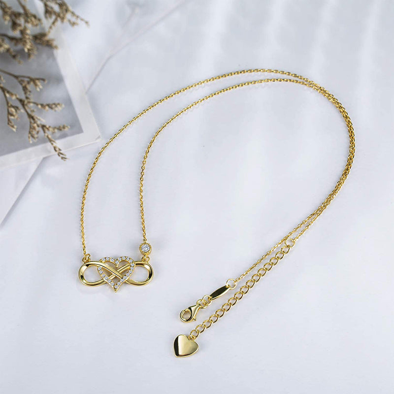 Heart-shaped diamond necklace pendant