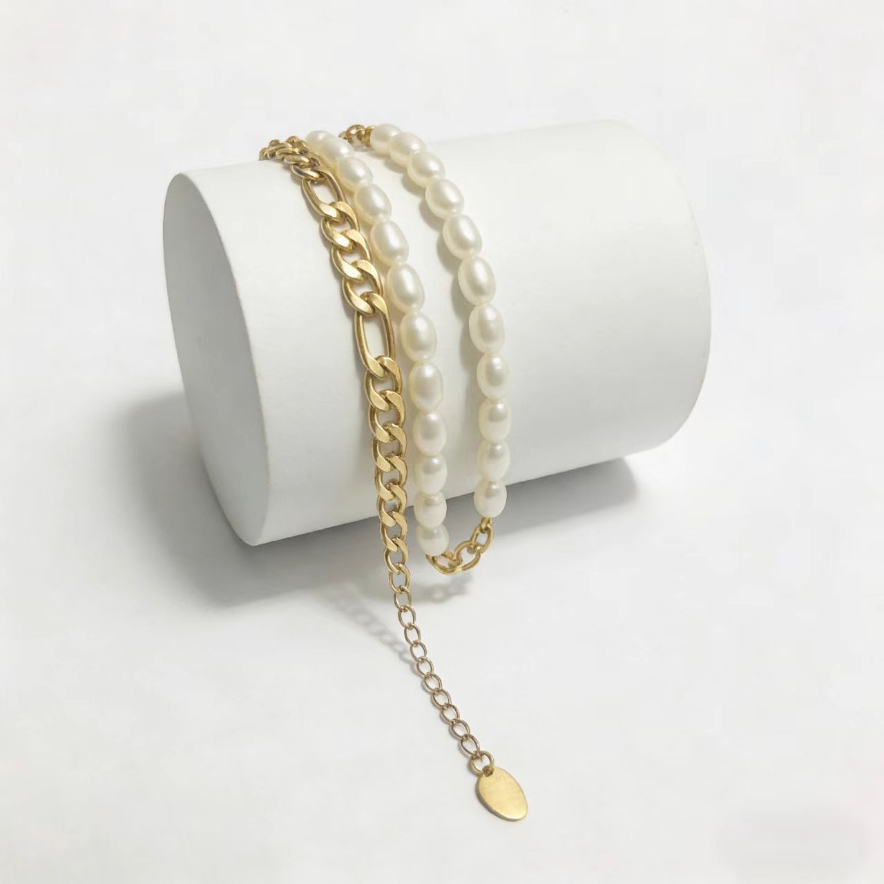 2-Piece Set Of Stylish And Elegant Pearl Stretch Bracelets